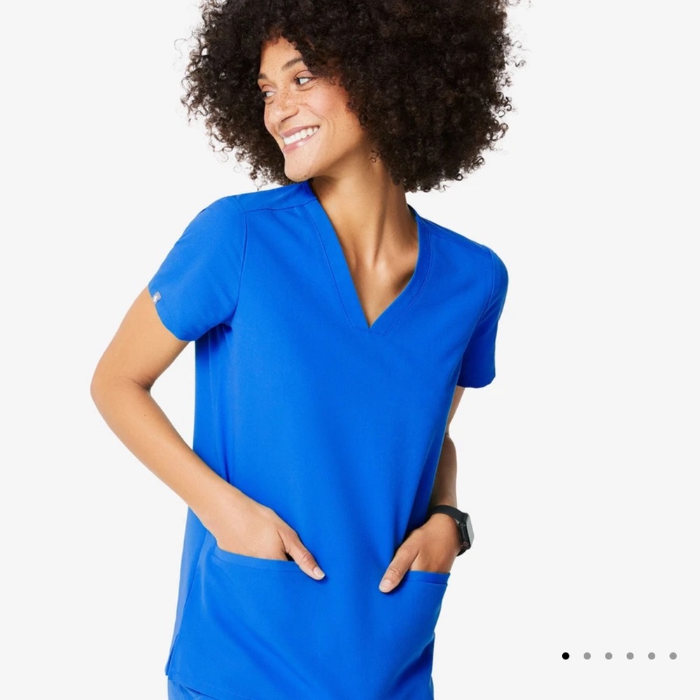 FIGS Casma Three-Pocket Scrub Top